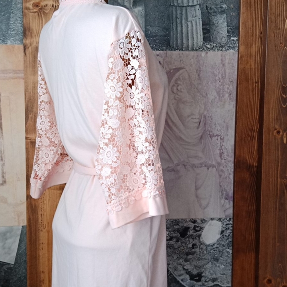 Flora Nikrooz robe - Picture 6 of 13